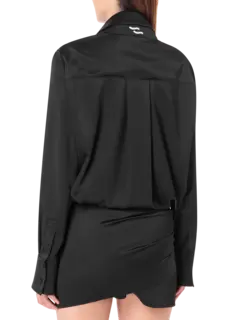 فستان قصير بتنورة ملفوفة حول الخصر