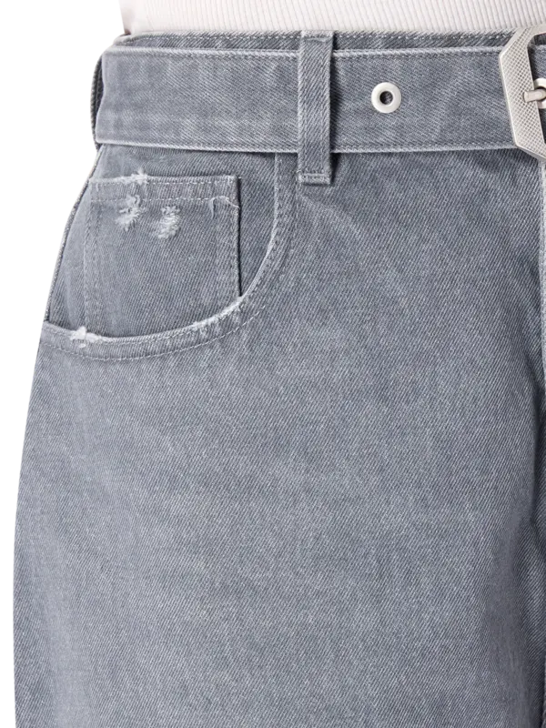 بنطال جينز بقصة أرجل واسعة وتفاصيل ليزر