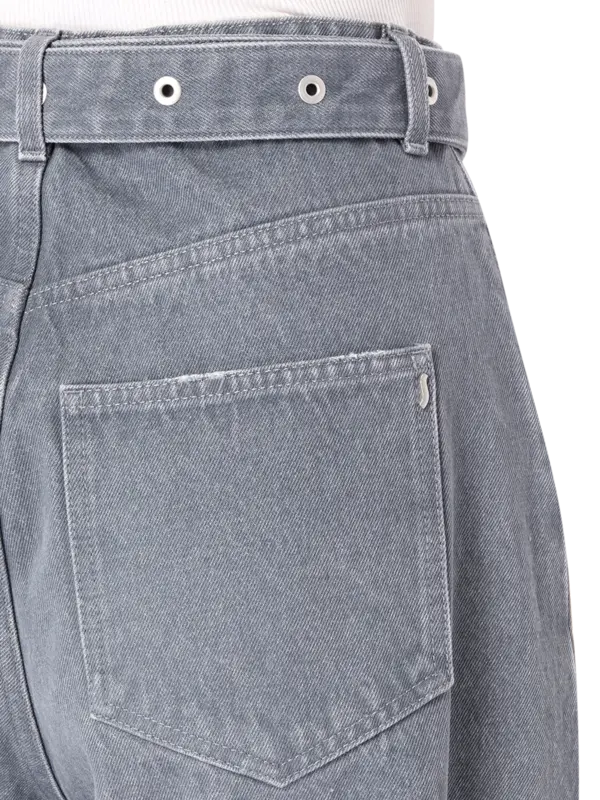 بنطال جينز بقصة أرجل واسعة وتفاصيل ليزر