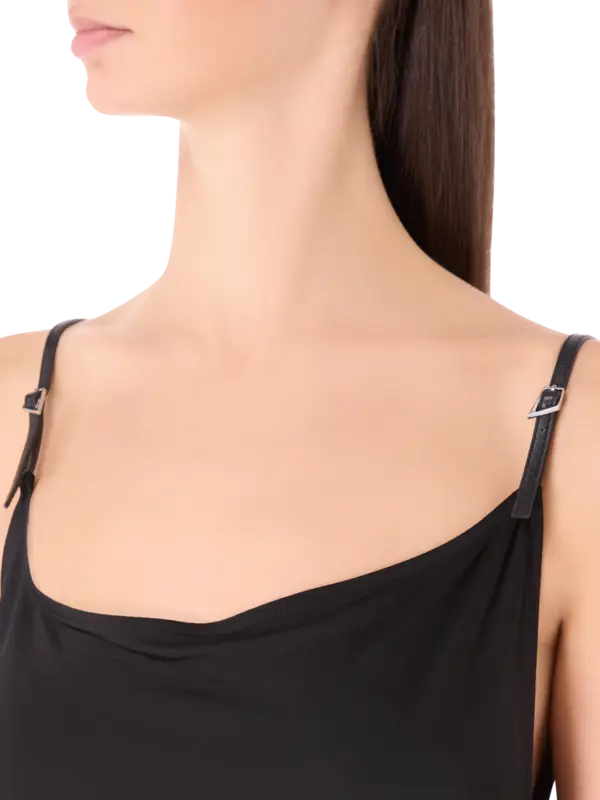 /original/25P3RO16986005_THMU_BLACK 1999_4.png_convert-600x800