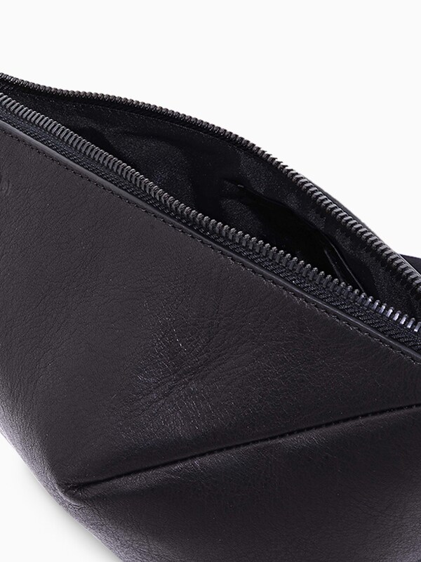 Caillou Sleek Leather Medium