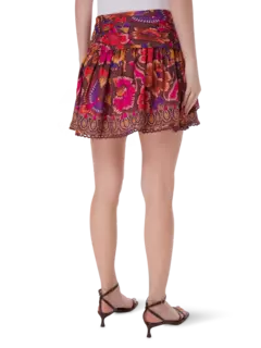 تنورة قصيرة مزينة بطبعة زهور زاهية