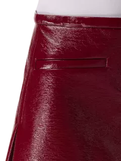 تنورة قصيرة من الفينيل بفتحات مزدوجة