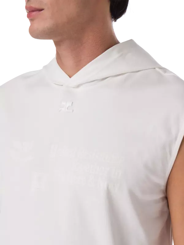 تيشيرت بغطاء للرأس وبدون أكمام مزين بطبعة