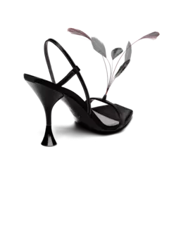 صندل كيمي بكعب عال مزين بالريش