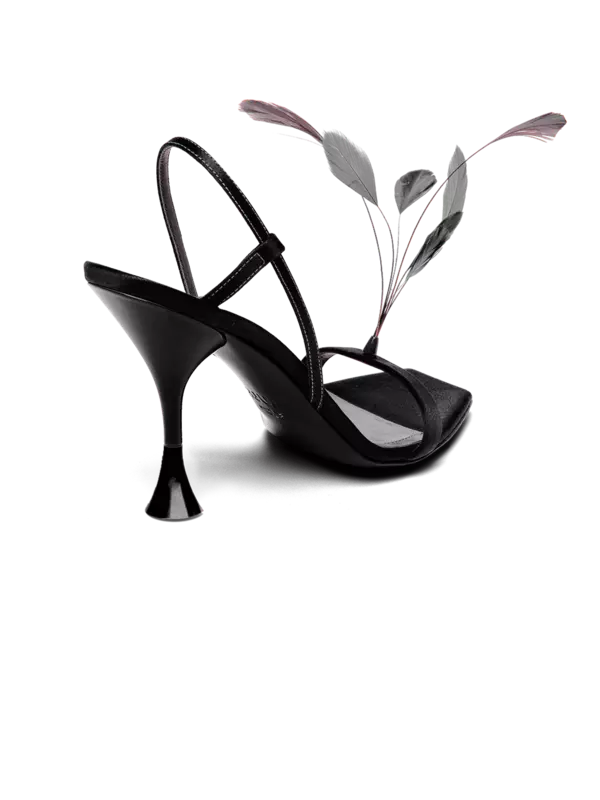 صندل كيمي بكعب عال مزين بالريش