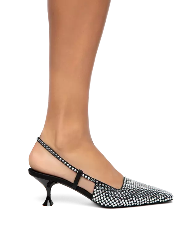 صندل إيزا مرصع بحزام حول الكاحل