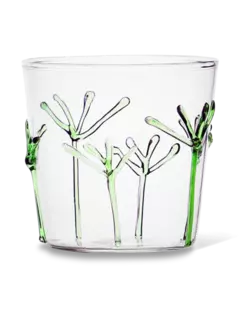 كوب شفاف مزين بفروع خضراء