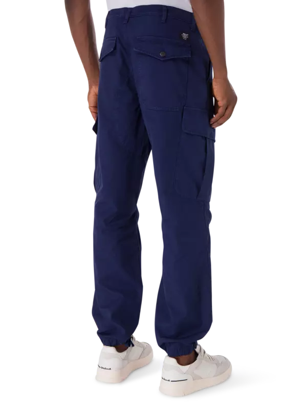 بنطال بقصة مريحة