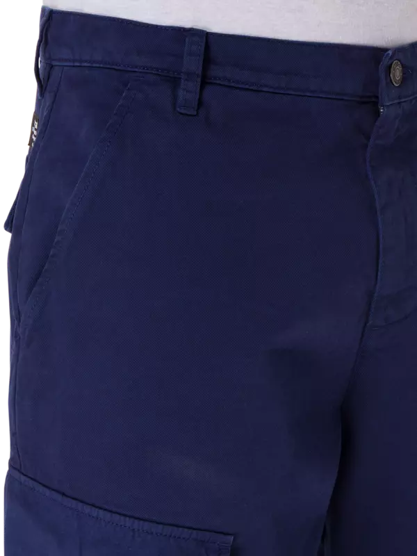 بنطال بقصة مريحة