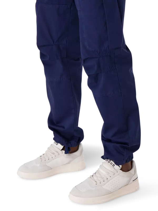 بنطال بقصة مريحة