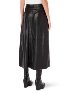 تنورة جلد متوسطة الطول