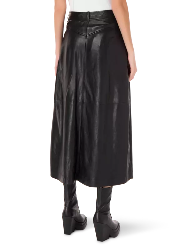 تنورة جلد متوسطة الطول