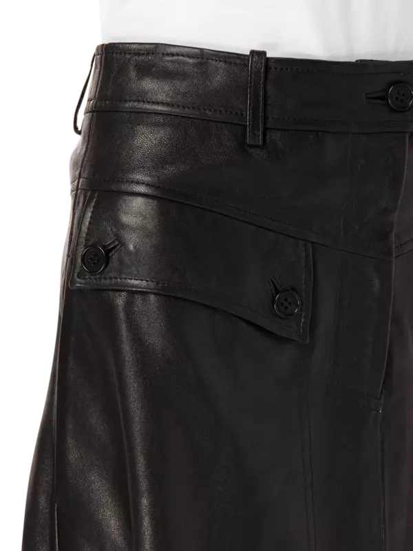 تنورة جلد متوسطة الطول