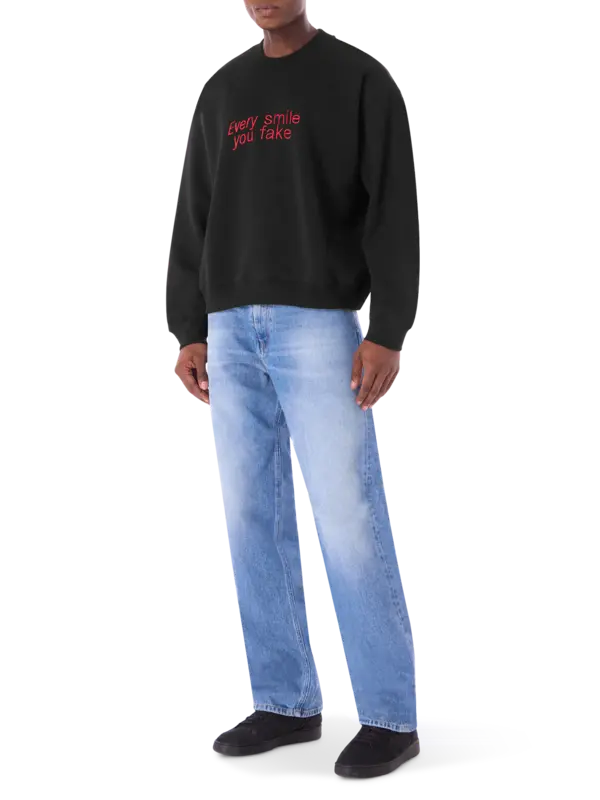 سويت شيرت تياجو ألكسندر × إم إس جي إم مزين بعبارة "Every Smile You Fake"