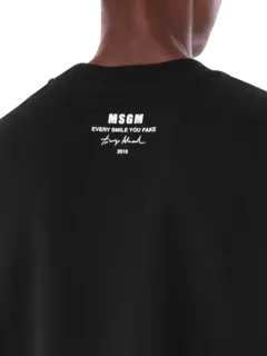 سويت شيرت تياجو ألكسندر × إم إس جي إم مزين بعبارة "Every Smile You Fake"