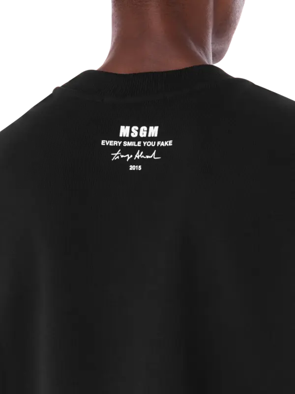 سويت شيرت تياجو ألكسندر × إم إس جي إم مزين بعبارة "Every Smile You Fake"