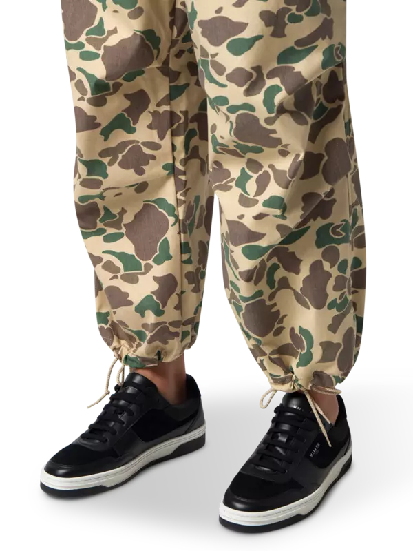 بنطال بتصميم عسكري