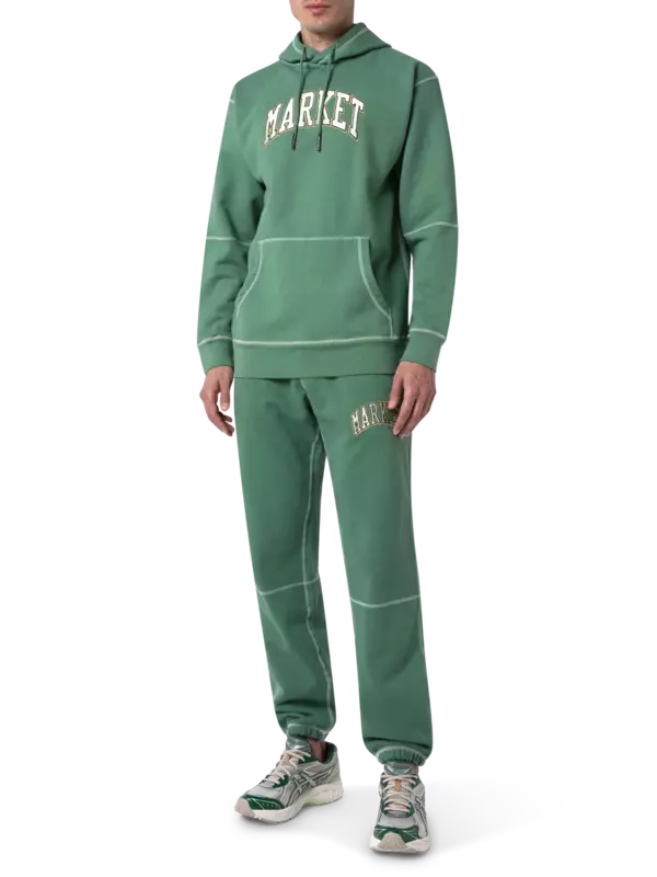 هودي مزين بغرز ثلاثية