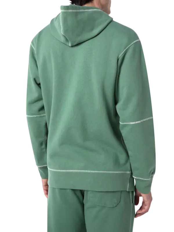 هودي مزين بغرز ثلاثية