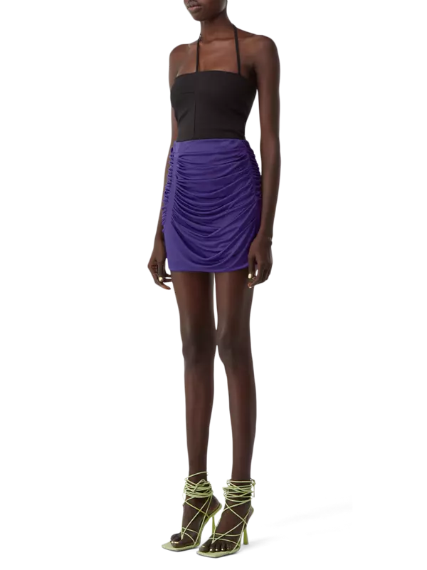 تنورة قصيرة مكشكة بلون كستنائي