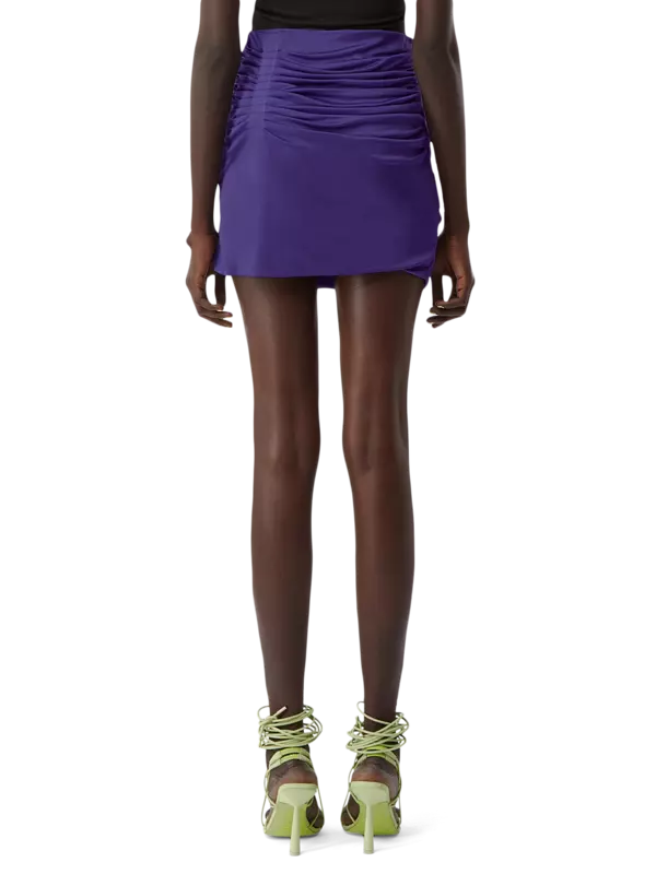 تنورة قصيرة مكشكة بلون كستنائي