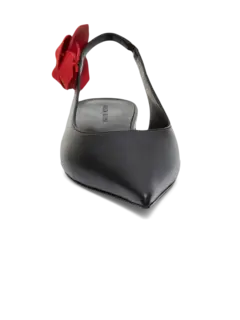 حذاء مسطح بحزام حول الكاحل مزين بوردة