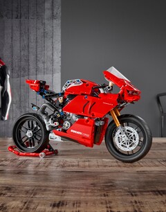 /original/42107-LEGO_00_3.jpg_convert-240x320