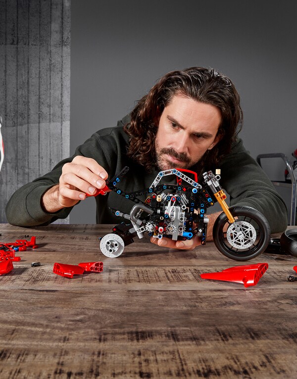 /original/42107-LEGO_00_4.jpg_convert-600x800