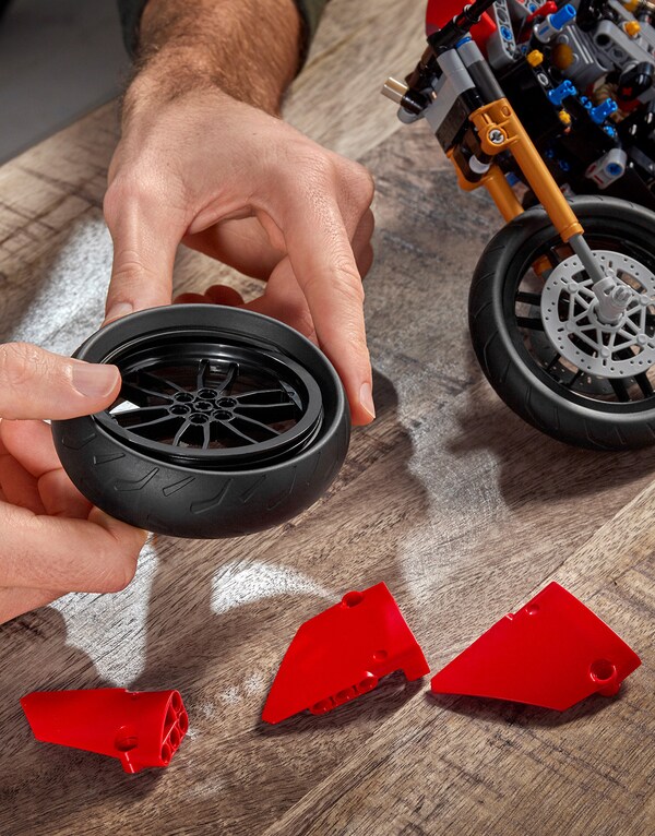 /original/42107-LEGO_00_8.jpg_convert-600x800