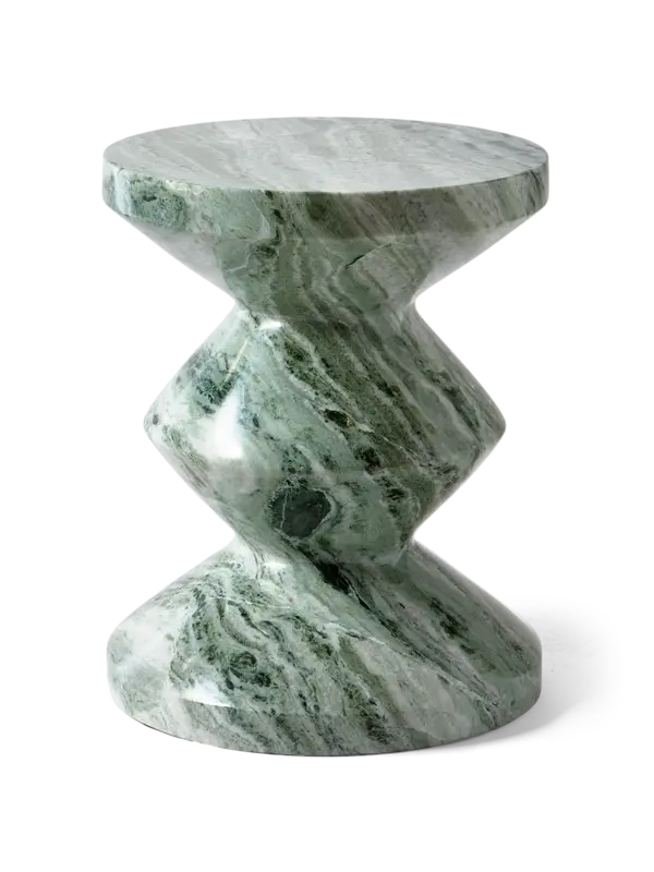 مقعد رخامي بتصميم متعرج