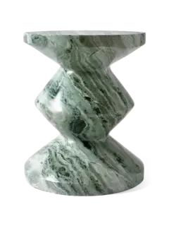 مقعد رخامي بتصميم متعرج