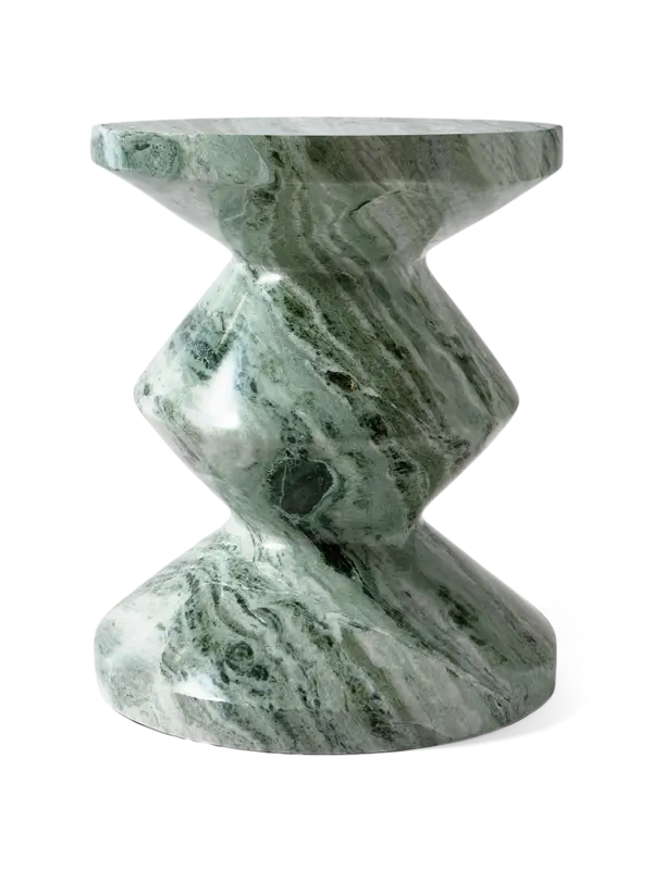 مقعد رخامي بتصميم متعرج