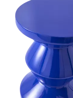 كرسي بتصميم متعرج