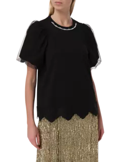 تيشيرت بأكمام منفوخة وفتحة رقبة مزخرفة