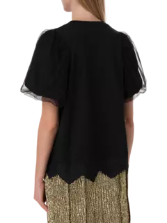 تيشيرت بأكمام منفوخة وفتحة رقبة مزخرفة