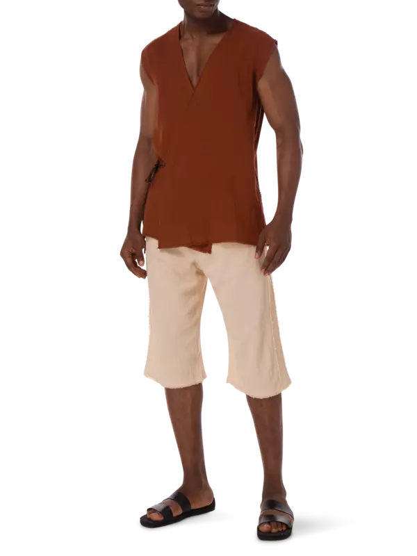 بلوزة تاتيش بدون أكمام