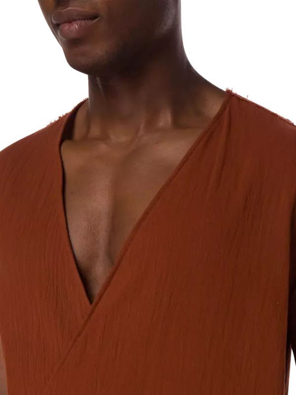 بلوزة تاتيش بدون أكمام