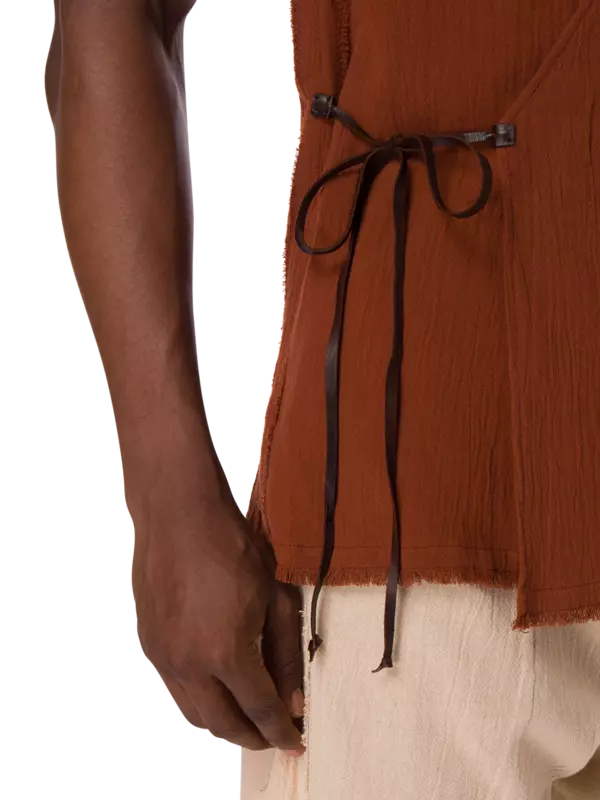 بلوزة تاتيش بدون أكمام