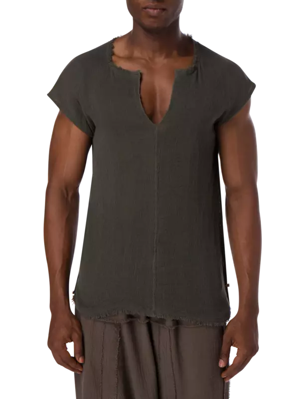 قميص زول خفيف بدون أكمام وبرقبة على شكل حرف V