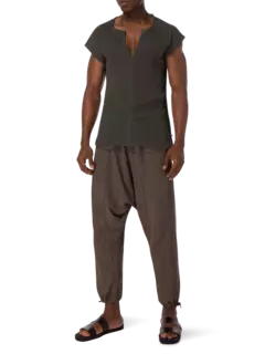 قميص زول خفيف بدون أكمام وبرقبة على شكل حرف V