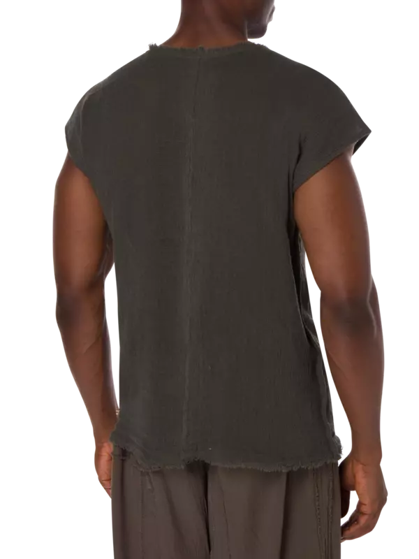 قميص زول خفيف بدون أكمام وبرقبة على شكل حرف V