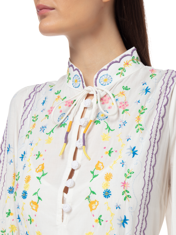 فستان جونيبر متوسط الطول بأكمام طويلة مطرز