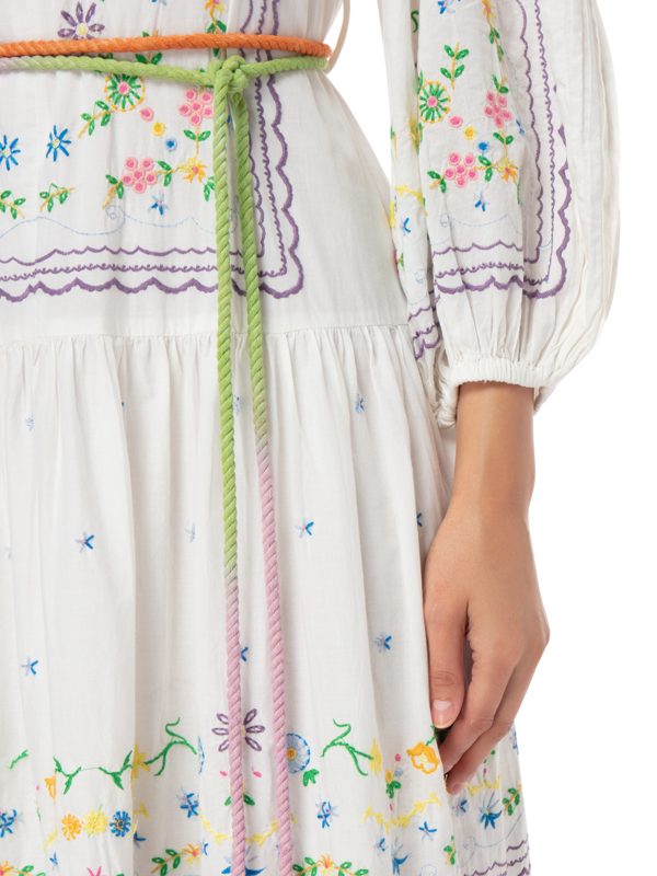 فستان جونيبر متوسط الطول بأكمام طويلة مطرز