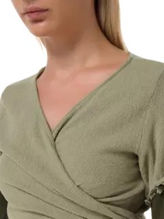 بلوزة أمارو بتصميم ملتف