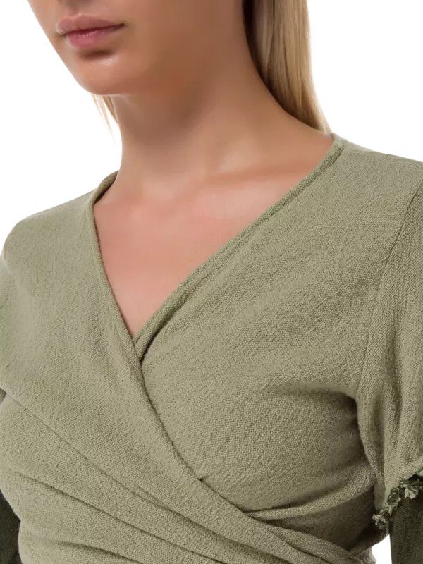 بلوزة أمارو بتصميم ملتف