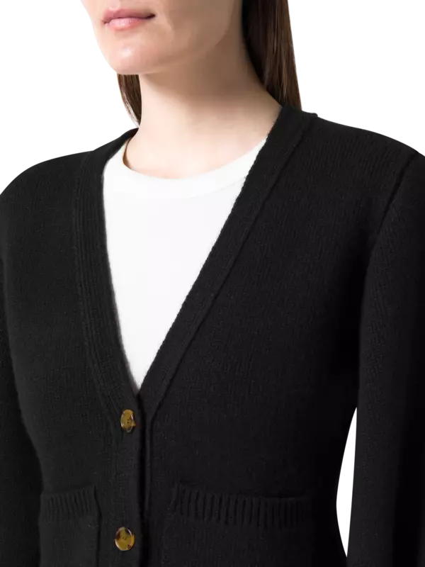 كارديجان سكارليت من الكشمير