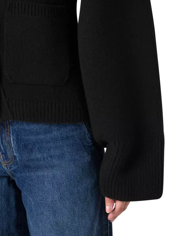 كارديجان سكارليت من الكشمير