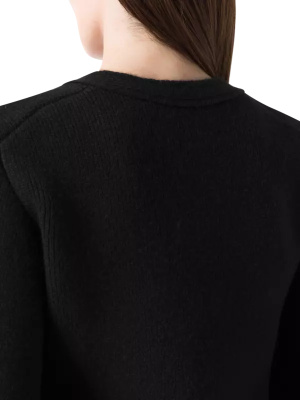 كارديجان سكارليت من الكشمير