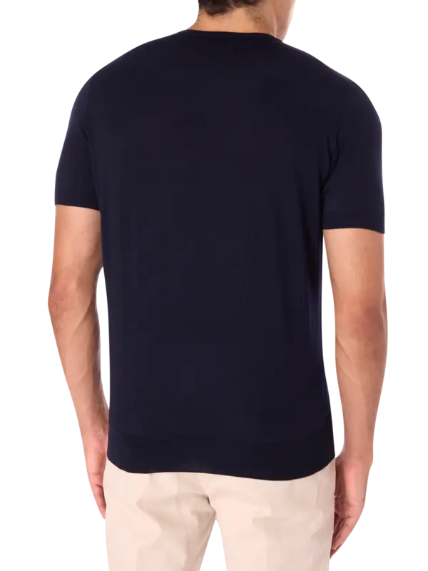 تيشرت كلاسيكي بقصة مريحة